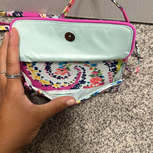 VERA BRADLEY RFID All in One Crossbody Wildflower Paisley - Picture 3 of 6